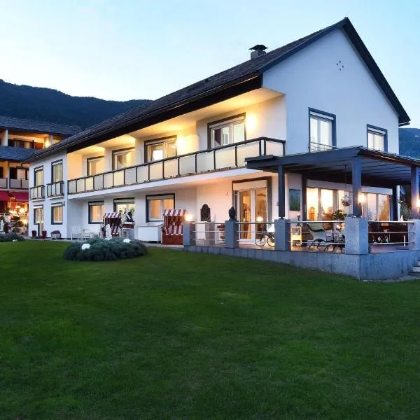 Seehaus "Kärnten Inn" mit direktem Seezugang und E-Ladestation, hótel í Bodensdorf