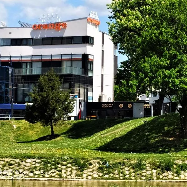 Orange Hotel, hotel in Hadžići