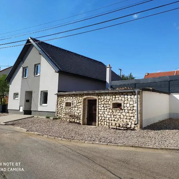 Vila pod Majákem, hotel v Přítlukách