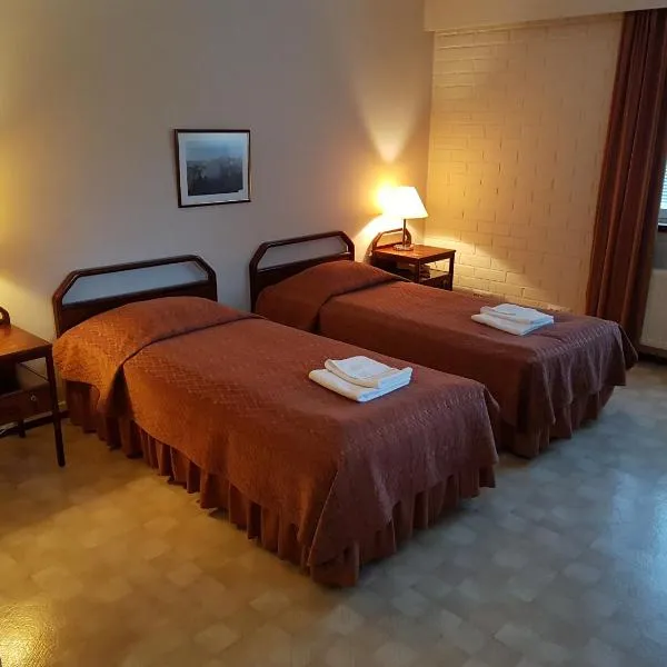 Maaseutuhotelli Hirvikoski, hotel em Sykäräinen