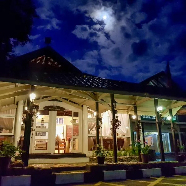 Sutera Sanctuary Lodges At Poring Hot Springs, hótel í Ranau