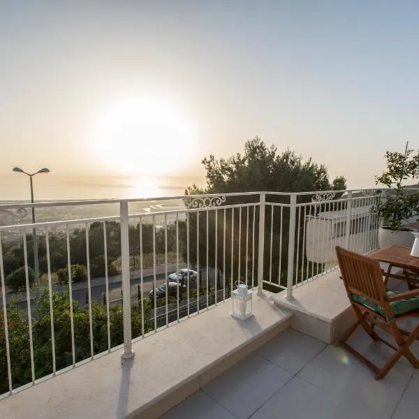 Eshkol Housing Haifa - Luxury Villa Panoramic Sea View חיפה כרמל, hotel v destinaci Haifa