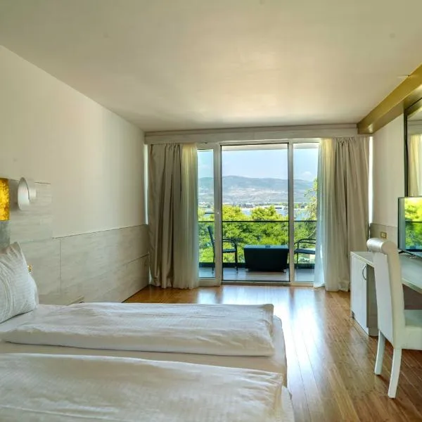 Hotel Sveti Kriz, hotell i Trogir