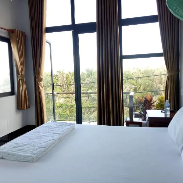 Hướng Dương Hotel Đảo Phú Quý โรงแรมในPhú Quý