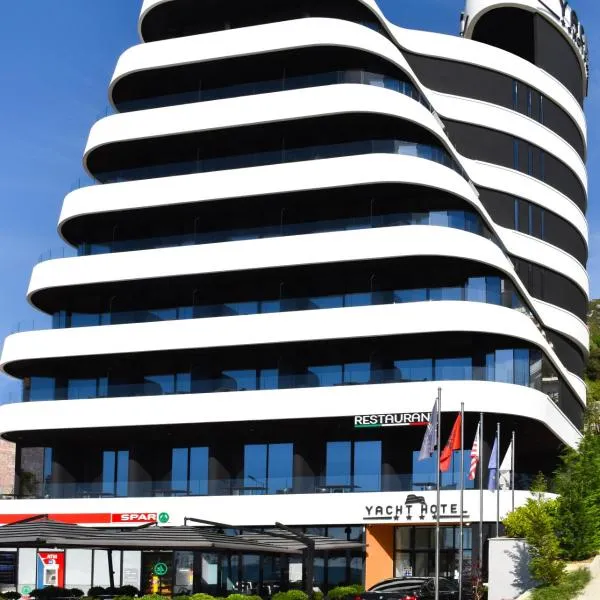 Yacht Hotel, khách sạn ở Vlorë