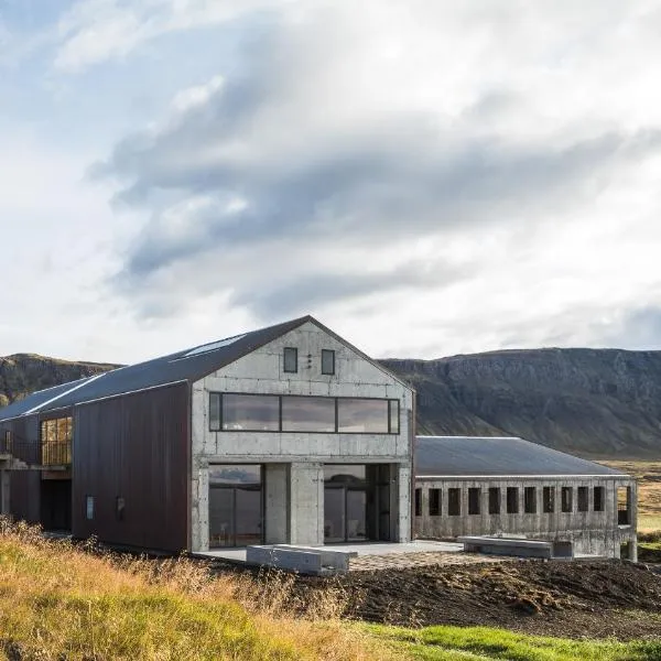 Drangar Country Guesthouse, hotel in Rauðamelur