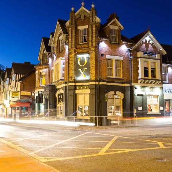 풀에 위치한 호텔 OX Hotel, Bar, & Grill