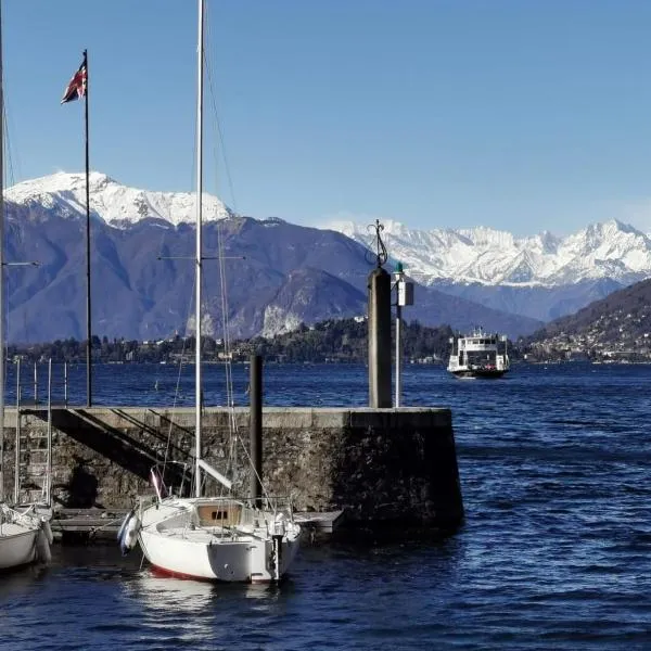 La casa sul porto – hotel w mieście Laveno-Mombello