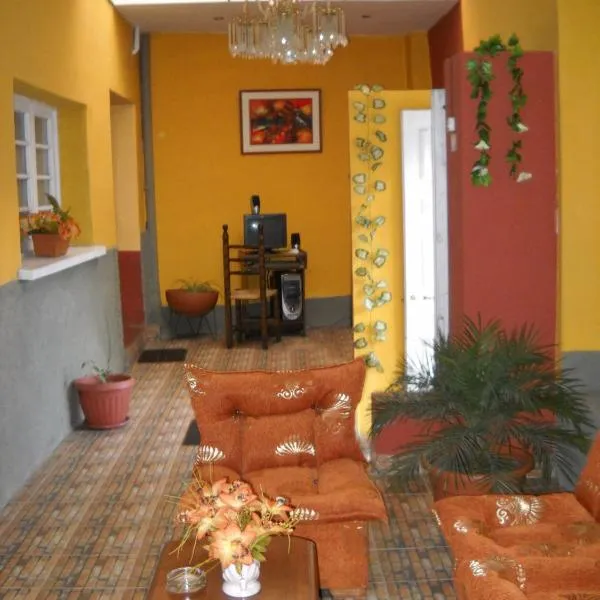 Hostal Isidoros - Terminal de Buses, khách sạn ở La Paz