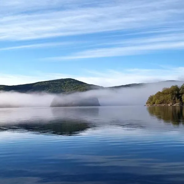 Les Fées du lac ***, hotel u gradu 'Nages'