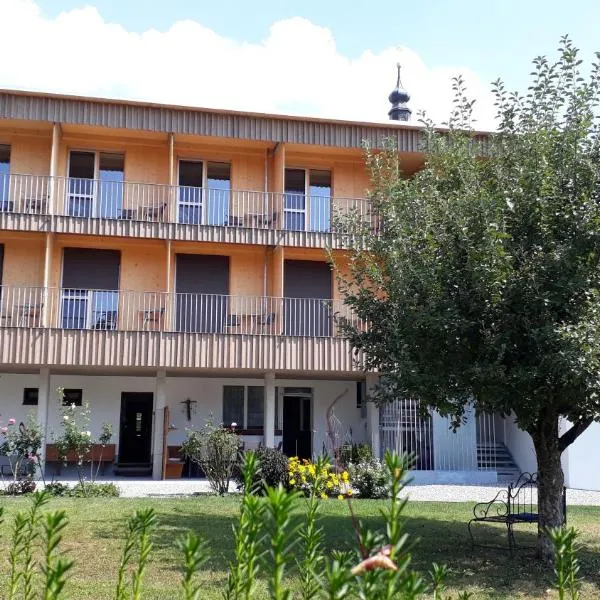 Gästehaus Bernhard, hotel v destinaci Lochau