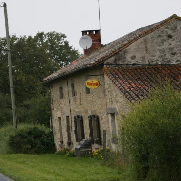 Chez Gondat Chambre d'hotes, hotel em Saint-Martial-sur-Isop