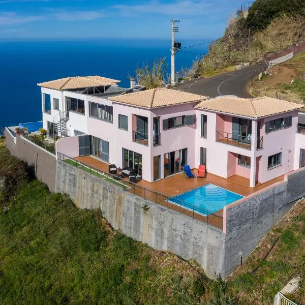 Canhas Views، فندق في Canhas