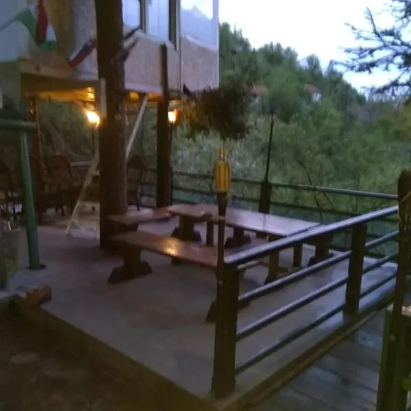 tree house, hotel in Lješevo