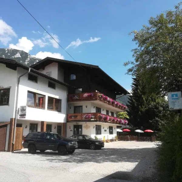 Bed & Breakfast Der Tiroler, hotel v destinaci Achenkirch