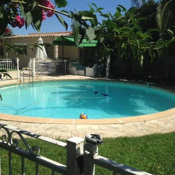 Charmant Studio à Uchaud, hotel v destinaci Uchaud