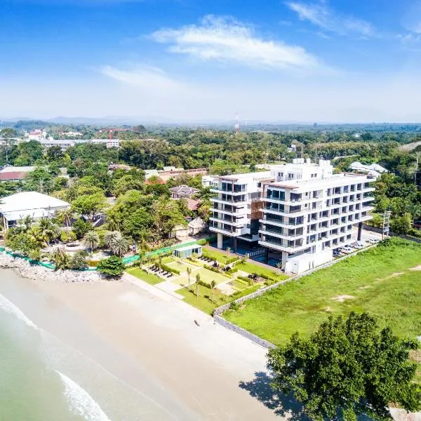 Escape Condominiums Beachfront Suites - Mae Phim โรงแรมในเกาะมันนอก