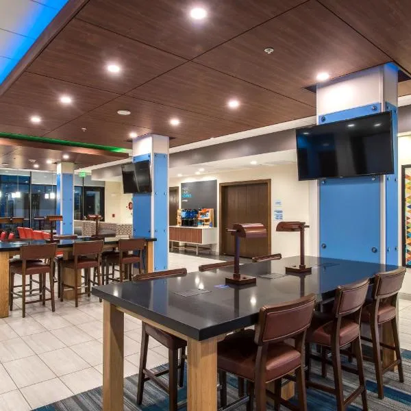 Holiday Inn Express & Suites - Phoenix North - Happy Valley by IHG, hotel en Phoenix