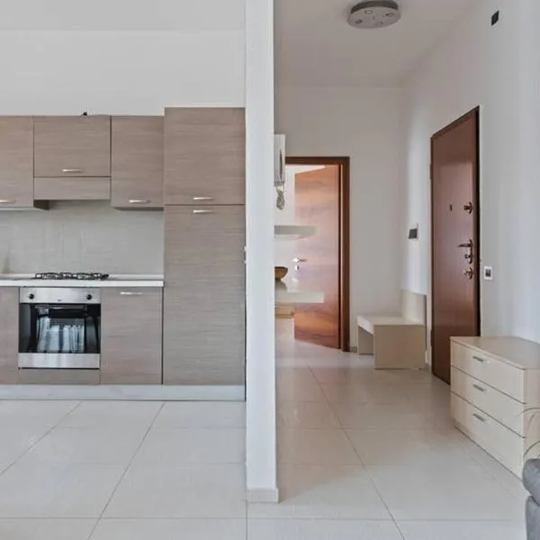 Modern and new apartment in Brianza, hotel u gradu Vimerkate