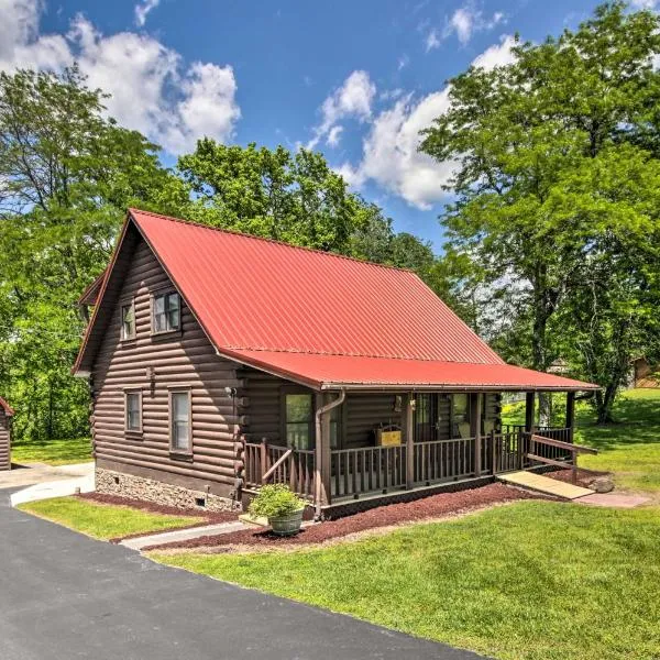 Rustic Cabin w/ Screened Deck: 8 Mi to Dollywood, Hotel in Sevierville