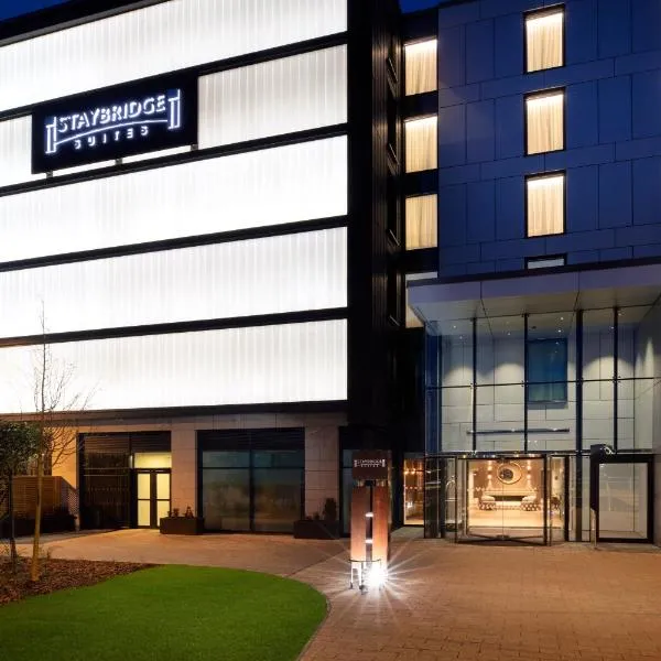 Staybridge Suites London Heathrow - Bath Road, an IHG Aparthotel, hotel sa Hillingdon