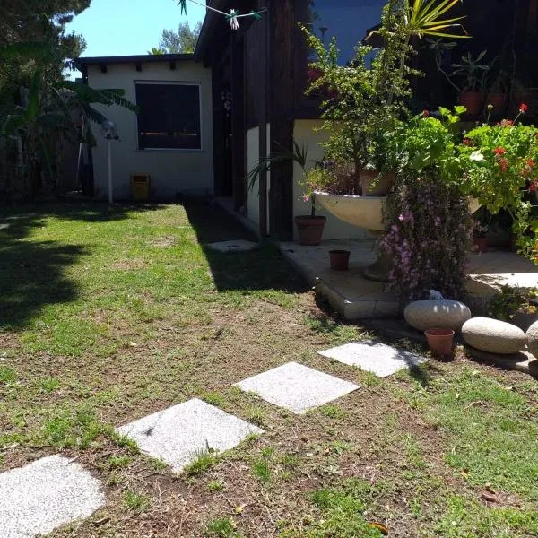 Brezza di mare appartamento in Villa con giardino e spiaggia ,casa vacanze al mare – hotel w mieście Quartu SantʼElena