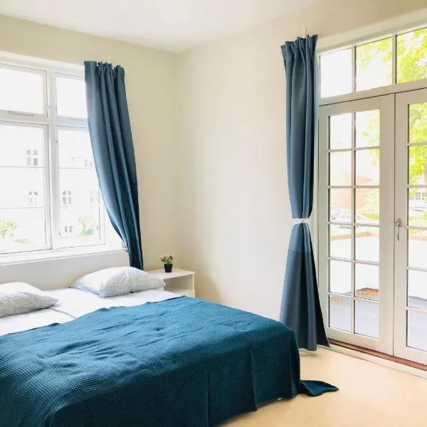 aday - 4 Bedroom - Modern Living Apartment - Aalborg, hotel v mestu Nøvling