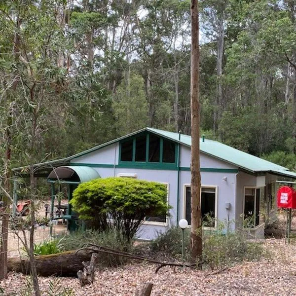 Harmony Forest Cottages & Lake side Lodge, hotel in Hamelin Bay