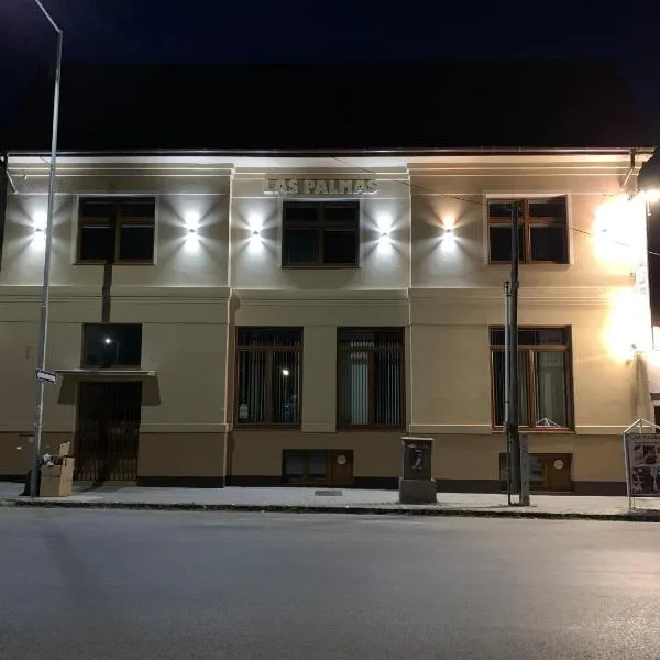 LAS PALMAS ROOMS, hotel in Kamenica nad Hronom