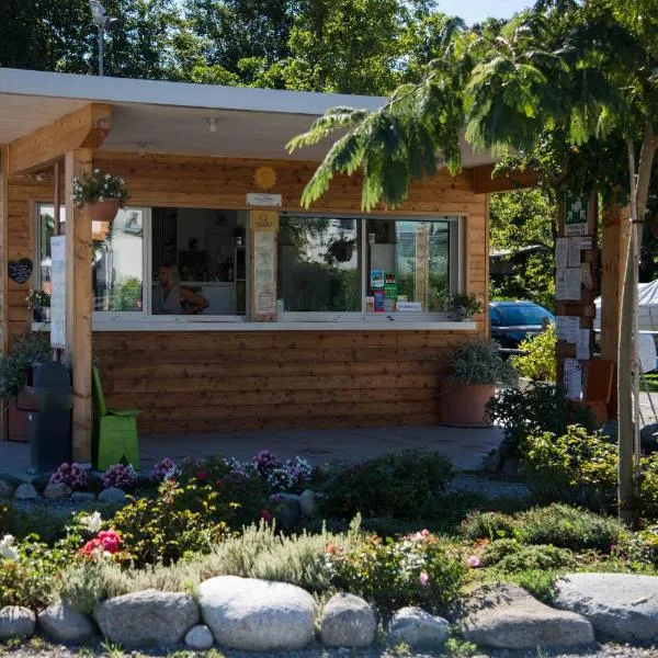 Camping Eden Glamping, hotel v destinaci Dormelletto