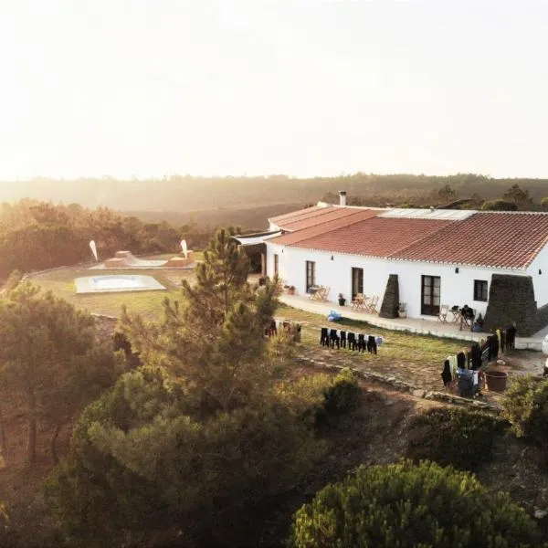 Russo Surf Resort - Vale Figueiras, hotell i Aljezur