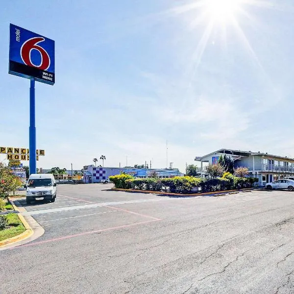 Viesnīca Motel 6-Laredo, TX - South pilsētā Lareido