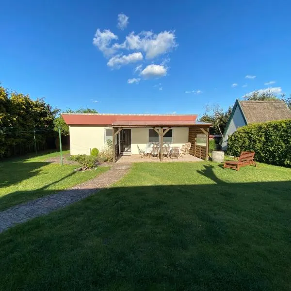 Bungalow in freier Natur, hotell i Wolgast