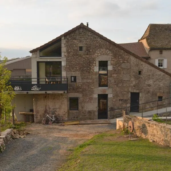 Gîte de fontanes aubrac Margeride loups du gevaudan Lozère, hotel in Saint-Sauveur-de-Peyre