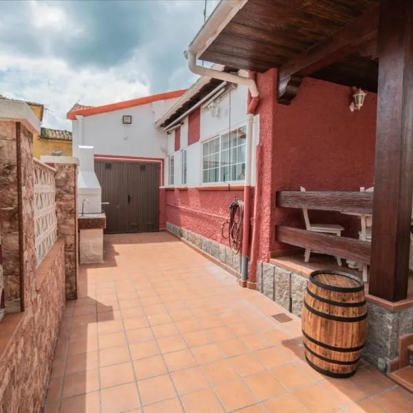 La casita de lola, hotel in Sotillo de la Adrada
