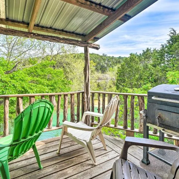 Rustic Davis Cabin Less Than half Mile to Turner Falls!, hotell sihtkohas Davis