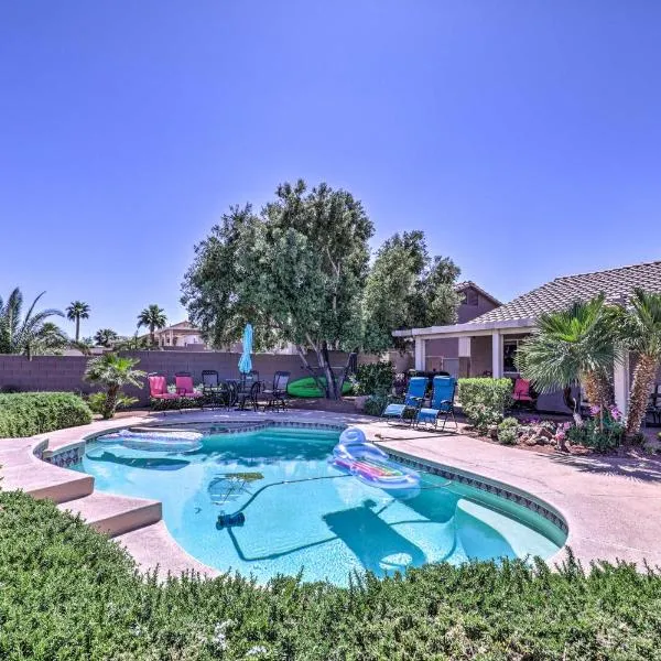 Henderson Home with Pool and Mountain, Strip Views!, hotel v destinaci Henderson