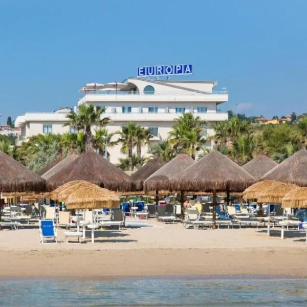 Hotel Europa Beach Village, ξενοδοχείο σε Giulianova