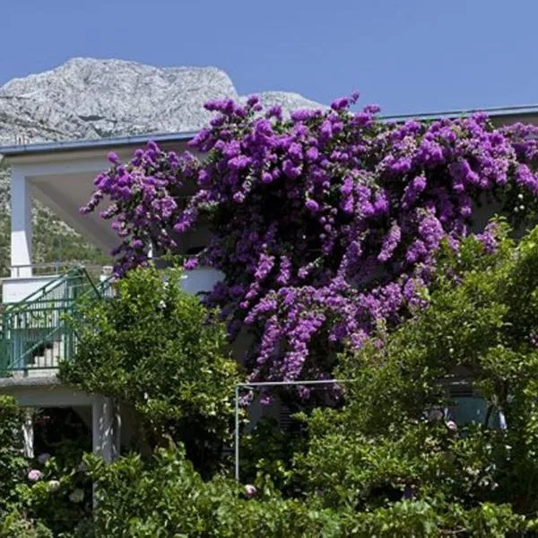 House Marta, hotel u Baškoj vodi