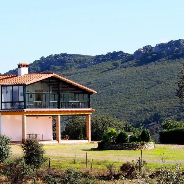 Casa Rural La Sierra de Monfragüe, hotell i Malpartida de Plasencia