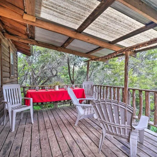 Cozy Davis Cabin with Deck - Nestled by Honey Creek!, hotel em Davis