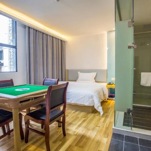 7Days Inn Huaihua Zhijiang Pedestrian Street Branch, отель в Хуайхуа