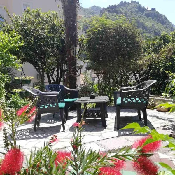 Apartments Sandra, hotel in Kotor