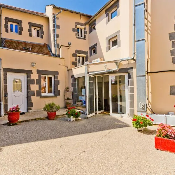 Logis Hotel restaurant de la Poste, hotel v destinaci Pontgibaud
