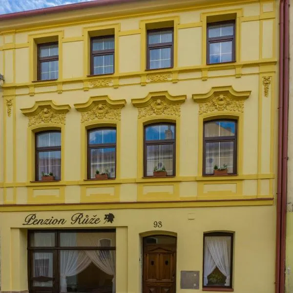 Penzion Růže: Velká Bukovina şehrinde bir otel