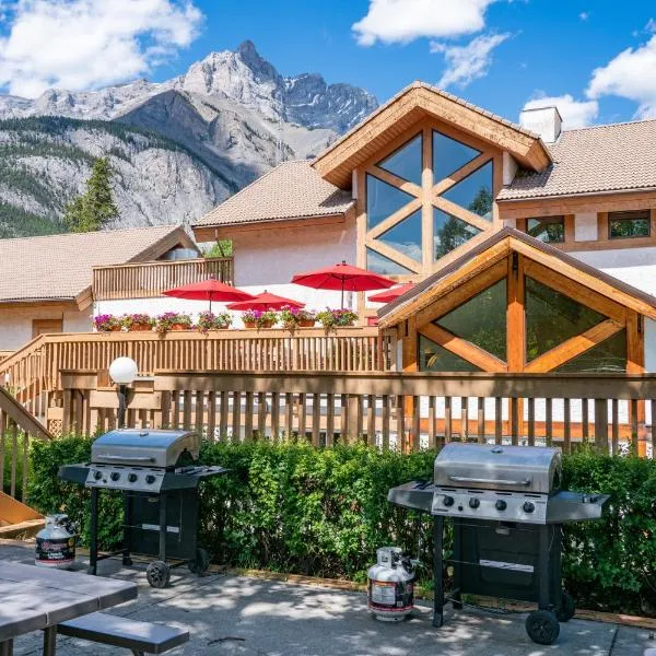 Banff Rocky Mountain Resort, hotel en Banff