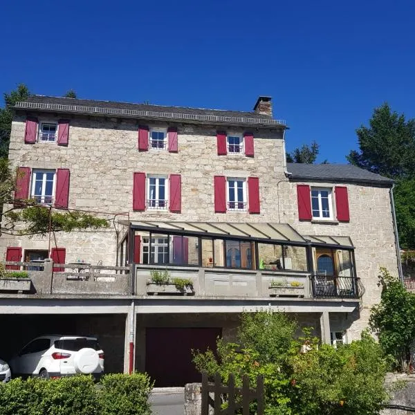 Maison d'Hôtes "La Pierre Pointue", hotel v destinaci Saint-Léons