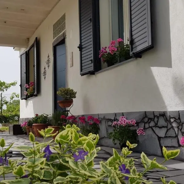 Etna, salvia e rosmarino, hotel in Maletto