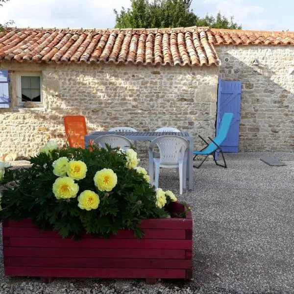 La maison neuve, hotel v destinaci Fontaines