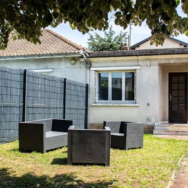 Viesnīca Maisonnette avec jardin, parc du chêne (tram T5) pilsētā Brona